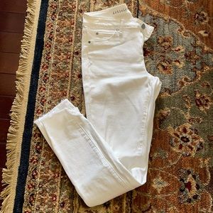 Mid rise distressed white skinny jean. Size 26